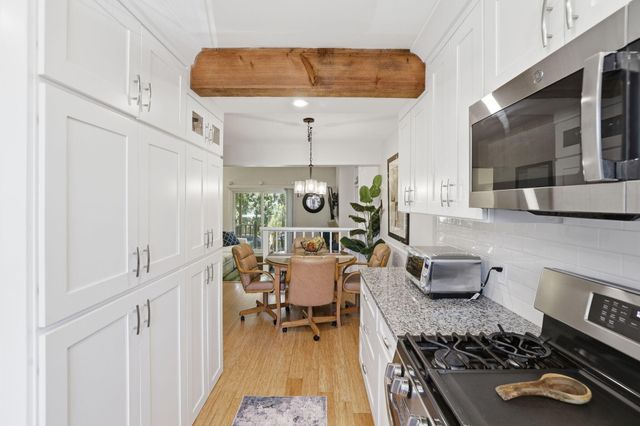 2743 Cranberry Highway APT 17B, Wareham, MA 02571
