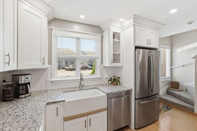 2743 Cranberry Highway APT 17B, Wareham, MA 02571