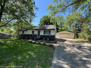 5458 Vincent Avenue, Waterford Charter Township, MI 48327
