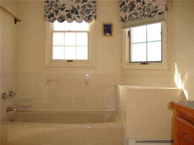 48 Arnold Court A, North Providence, RI 02904