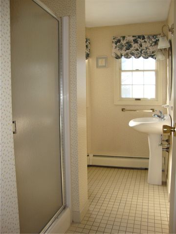 48 Arnold Court A, North Providence, RI 02904