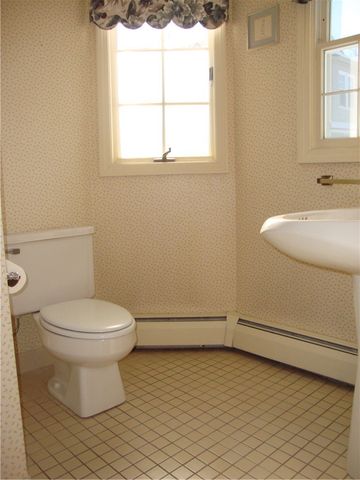 48 Arnold Court A, North Providence, RI 02904