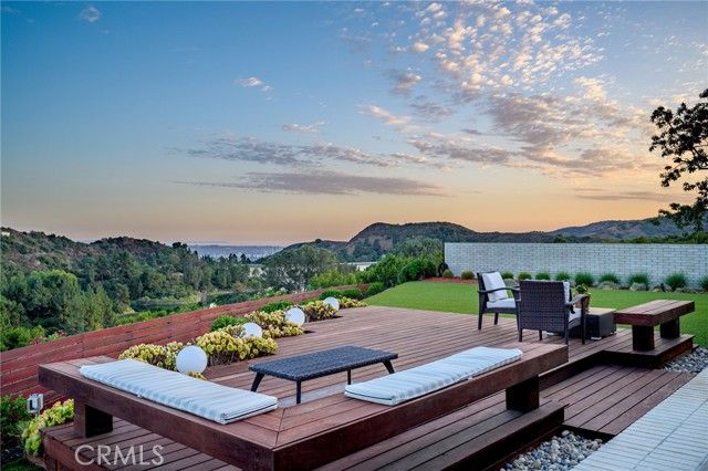 3016 Arrowhead Drive, Los Angeles, CA 90068