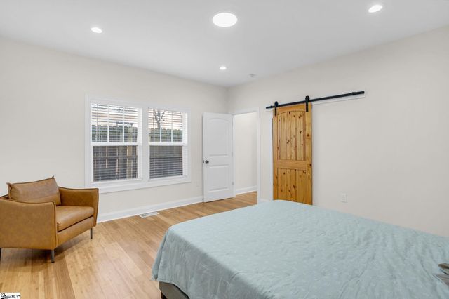 21 8th Street, Greenville, SC 29611