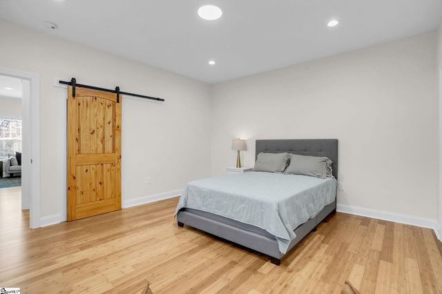 21 8th Street, Greenville, SC 29611