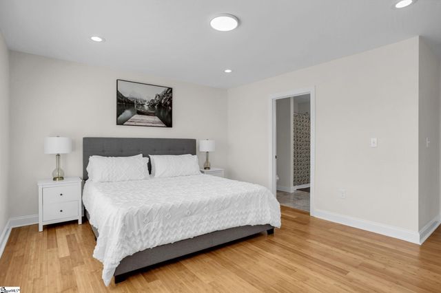 21 8th Street, Greenville, SC 29611