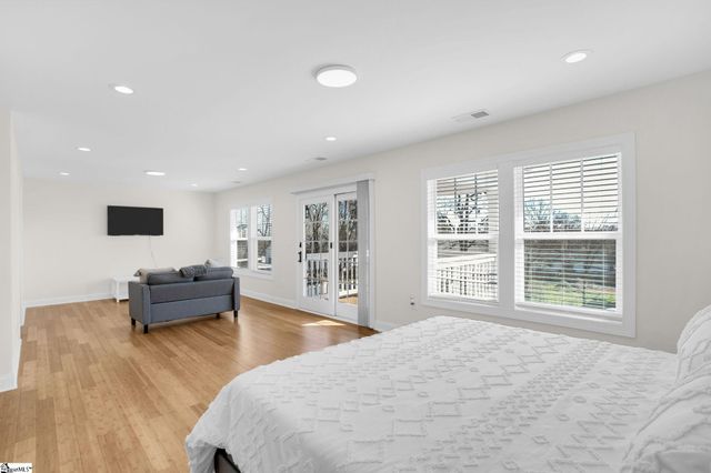 21 8th Street, Greenville, SC 29611