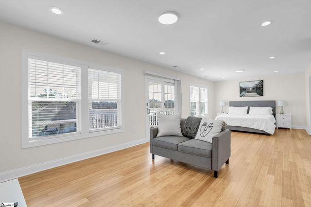 21 8th Street, Greenville, SC 29611