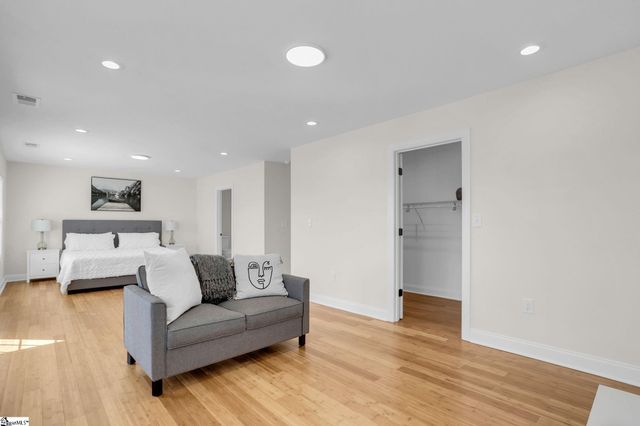 21 8th Street, Greenville, SC 29611