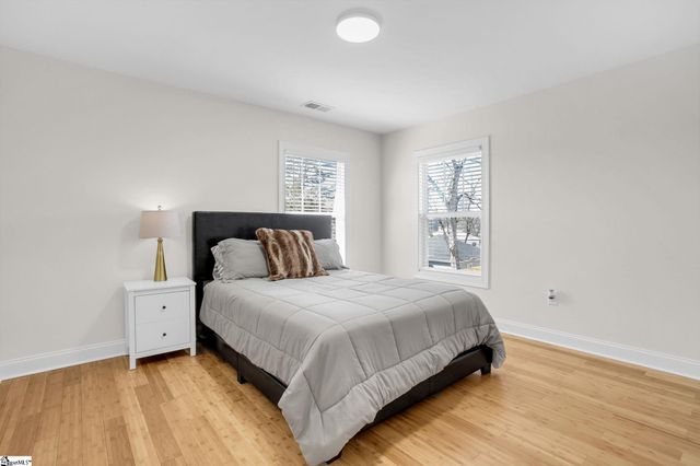 21 8th Street, Greenville, SC 29611