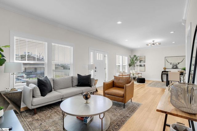 21 8th Street, Greenville, SC 29611