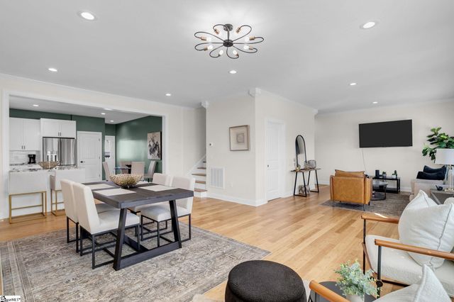 21 8th Street, Greenville, SC 29611