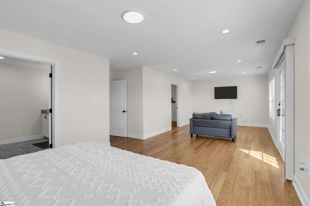 21 8th Street, Greenville, SC 29611