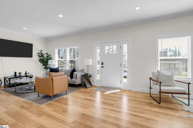 21 8th Street, Greenville, SC 29611