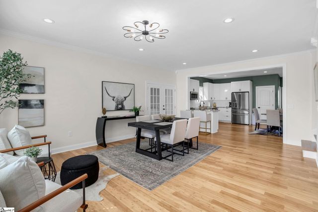 21 8th Street, Greenville, SC 29611