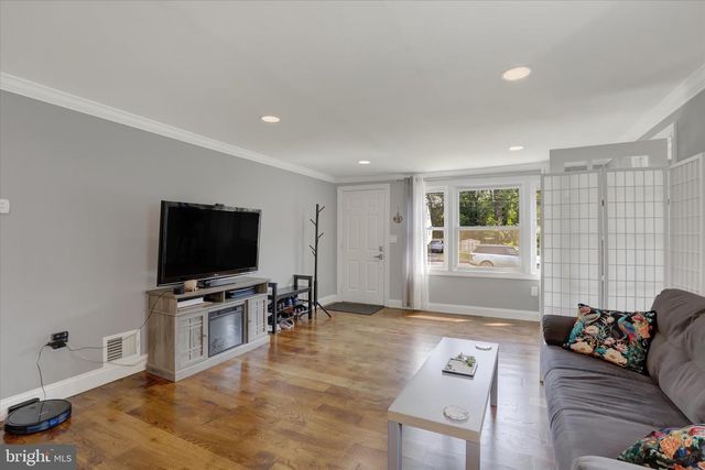 331 N LAFAYETTE AVE, Morrisville, PA 19067