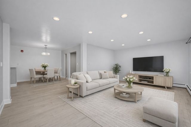 525 S Cleveland Avenue 104, Arlington Heights, IL 60005