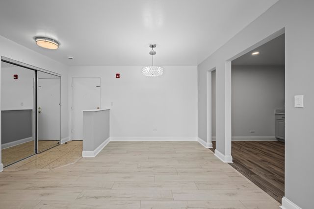 525 S Cleveland Avenue 104, Arlington Heights, IL 60005