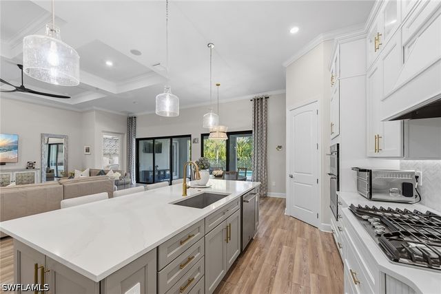 9607 Everglades DR, Naples, FL 34120