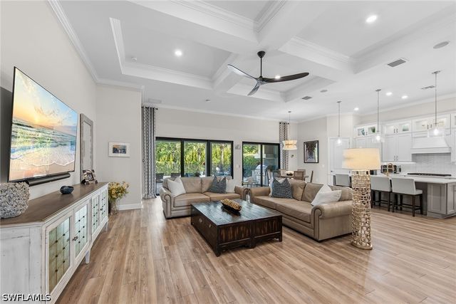 9607 Everglades DR, Naples, FL 34120