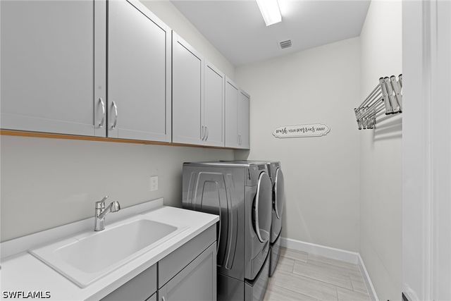 9607 Everglades DR, Naples, FL 34120