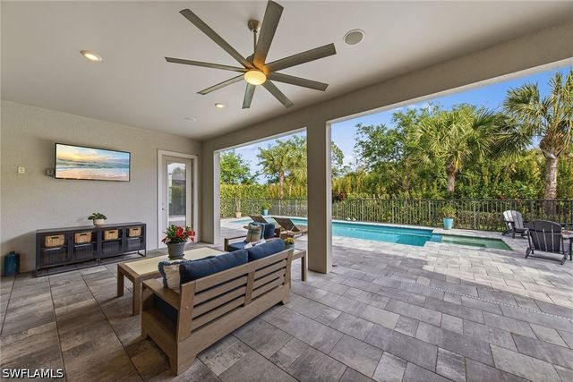 9607 Everglades DR, Naples, FL 34120