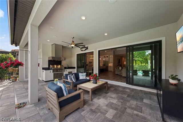 9607 Everglades DR, Naples, FL 34120