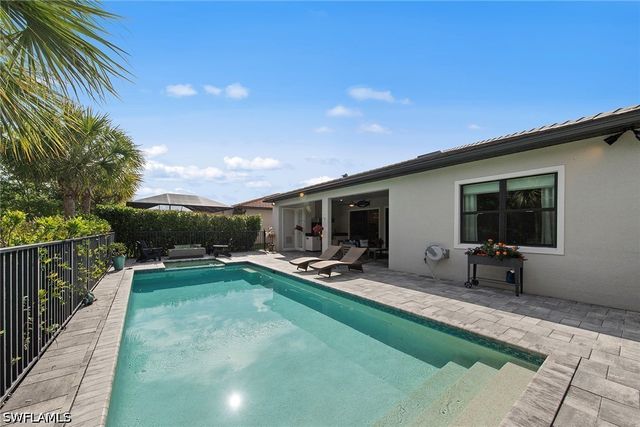 9607 Everglades DR, Naples, FL 34120