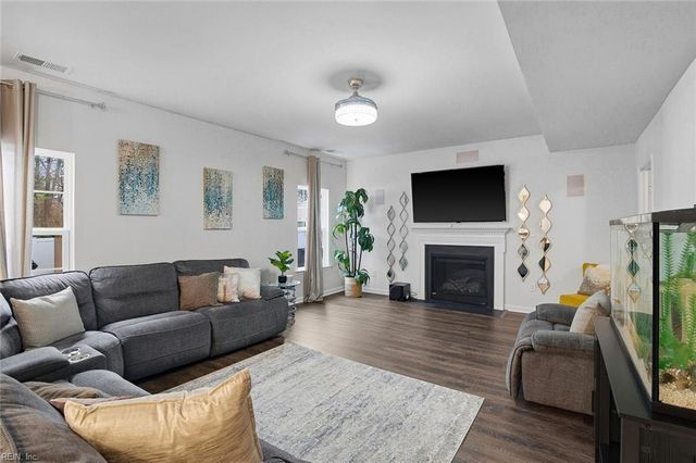 216 Mayberry CT, Newport News, VA 23601