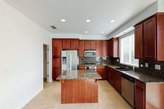 17 Outer Banks Pl, Sacramento, CA 95835