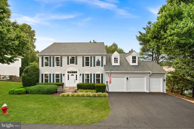 46415 HAMPSHIRE STATION DR, Sterling, VA 20165