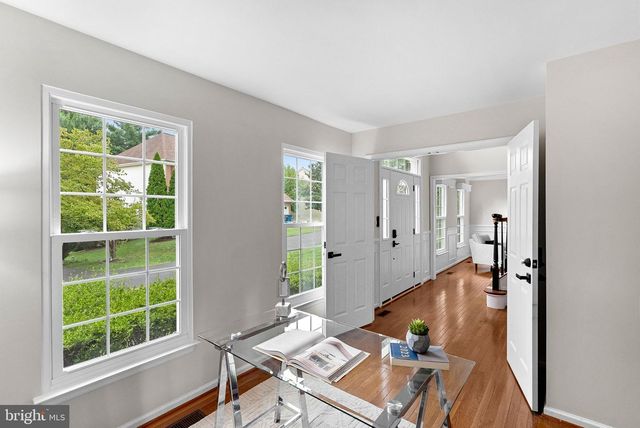46415 HAMPSHIRE STATION DR, Sterling, VA 20165