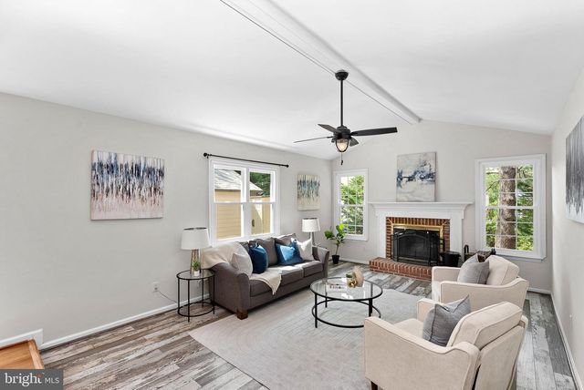 46415 HAMPSHIRE STATION DR, Sterling, VA 20165
