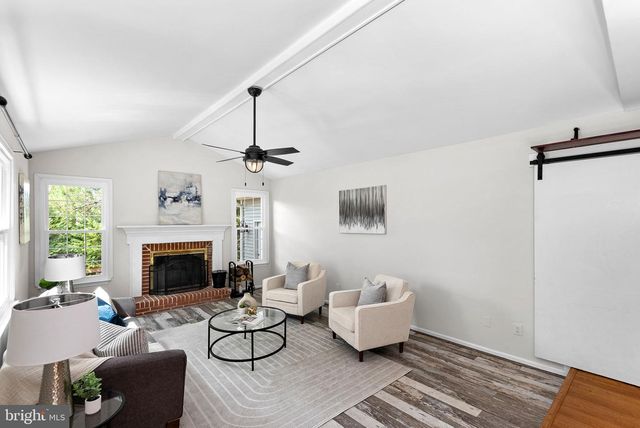 46415 HAMPSHIRE STATION DR, Sterling, VA 20165