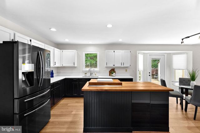 46415 HAMPSHIRE STATION DR, Sterling, VA 20165