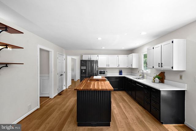 46415 HAMPSHIRE STATION DR, Sterling, VA 20165