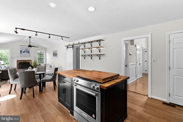46415 HAMPSHIRE STATION DR, Sterling, VA 20165