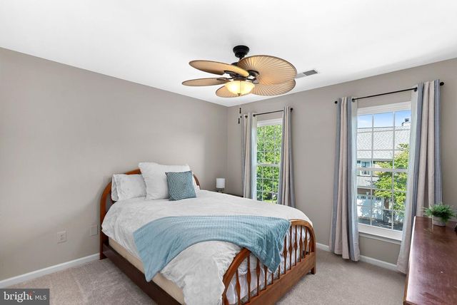46415 HAMPSHIRE STATION DR, Sterling, VA 20165