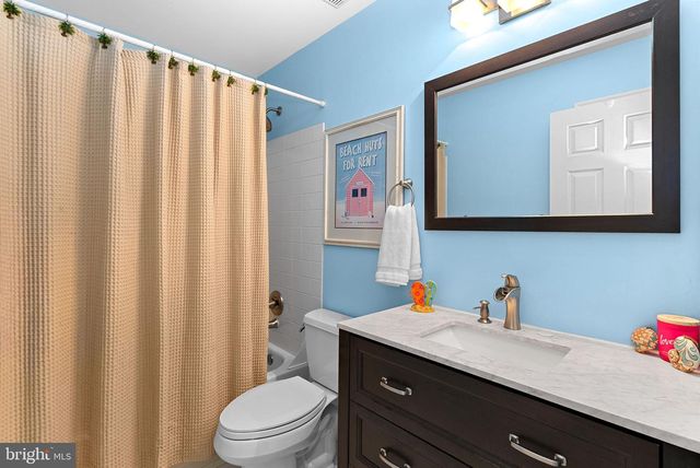 46415 HAMPSHIRE STATION DR, Sterling, VA 20165