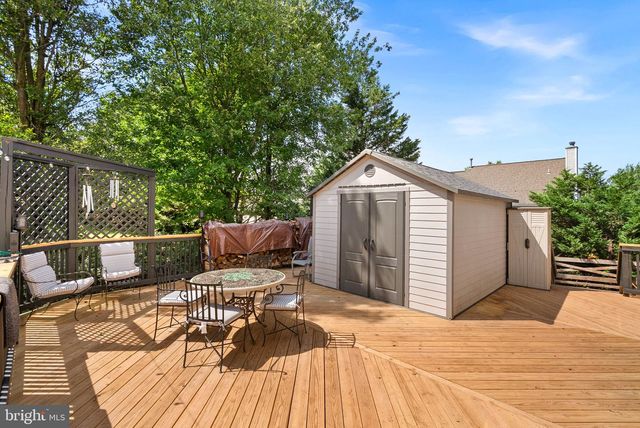46415 HAMPSHIRE STATION DR, Sterling, VA 20165