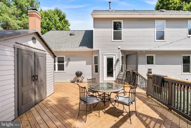 46415 HAMPSHIRE STATION DR, Sterling, VA 20165