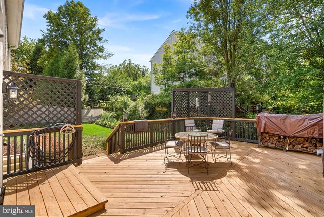 46415 HAMPSHIRE STATION DR, Sterling, VA 20165