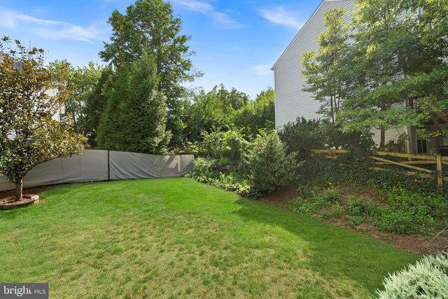 46415 HAMPSHIRE STATION DR, Sterling, VA 20165