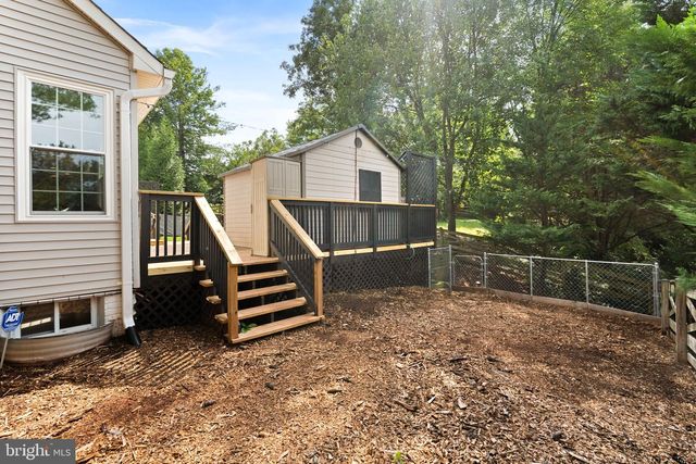 46415 HAMPSHIRE STATION DR, Sterling, VA 20165