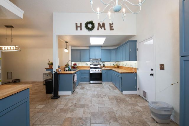 2609 N Hanover Avenue, Fresno, CA 93722