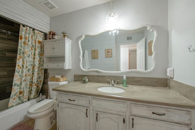 2609 N Hanover Avenue, Fresno, CA 93722