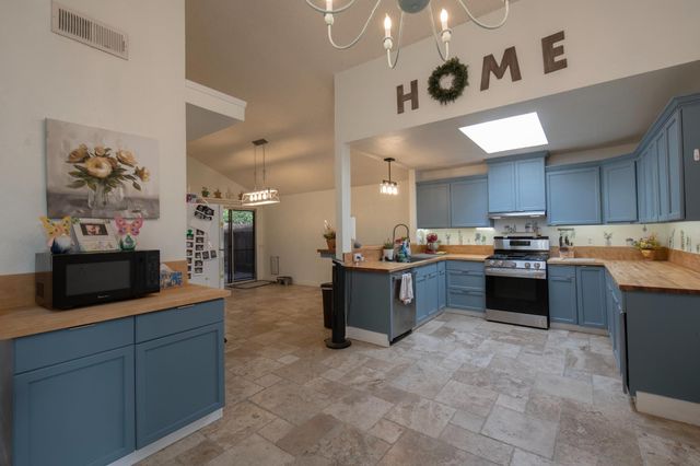 2609 N Hanover Avenue, Fresno, CA 93722