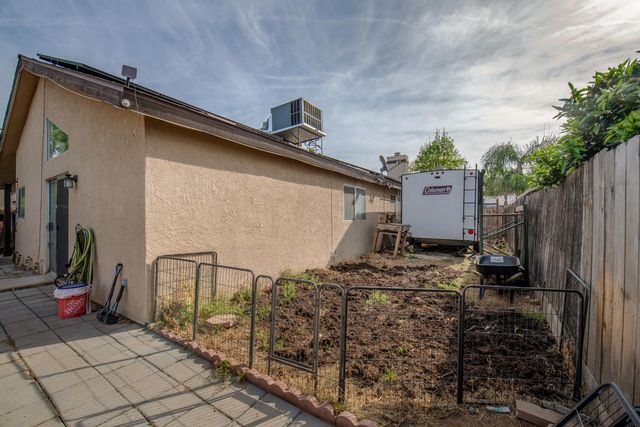 2609 N Hanover Avenue, Fresno, CA 93722