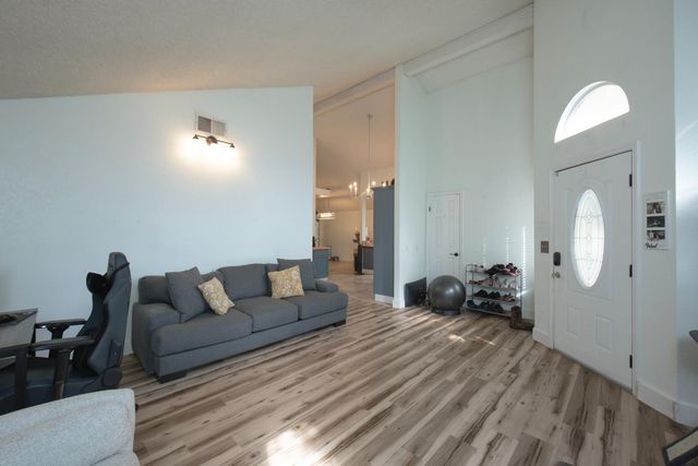 2609 N Hanover Avenue, Fresno, CA 93722