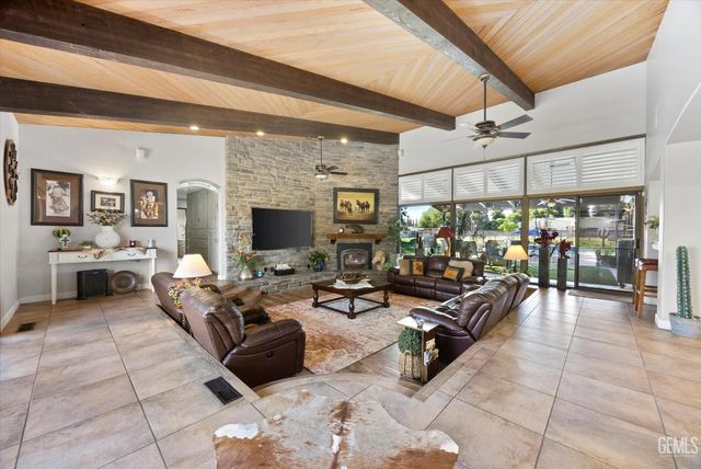 16451 Barton Lane, Bakersfield, CA 93314